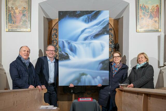 Stadtpfarrer Michael Struzynski, Fotokünstler Markus Mitterer, Initiatorin Martina Raffler-Hölzl, Pfarrassistentin Rosina Sampl. | Foto: M. Mitterer