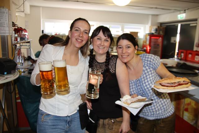Kulinarisch versorgten die Gäste Babsi, Sabrina und Babsi.