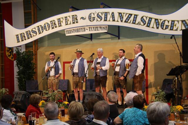 Die Irrsdorfer Tanzlmusi organisierte das 22. Irrsdorfer Gstanzlsingen.
