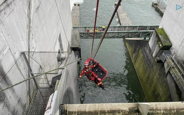 Zu hoch oder zu tief – das ist für den Höhenretter egal. Der Ternberger Florian Kranzer ist immer zur Stelle, wenn er gebraucht wird. | Foto: MB