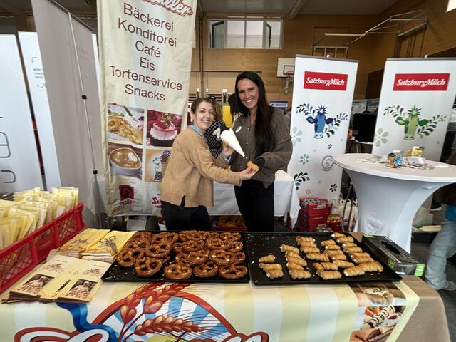 Die Bäckerei Leimüller sorgte am Tag der Lehre in Eugendorf für das leibliche Wohl der Besucherinnen und Besucher. | Foto: Emanuel Hasenauer