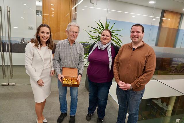 ÖAAB-Obfrau Melanie Wöss (l.), Stellvertreter Johannes Freudenthaler (r.) und Vorstandsmitglied Ulrike Freudenthaler (3. v. l.) freuten sich über den ausgebuchten Einzelberatungsabend mit Ernst Pfeiffer (2. v. l.). | Foto: Christian Wöss