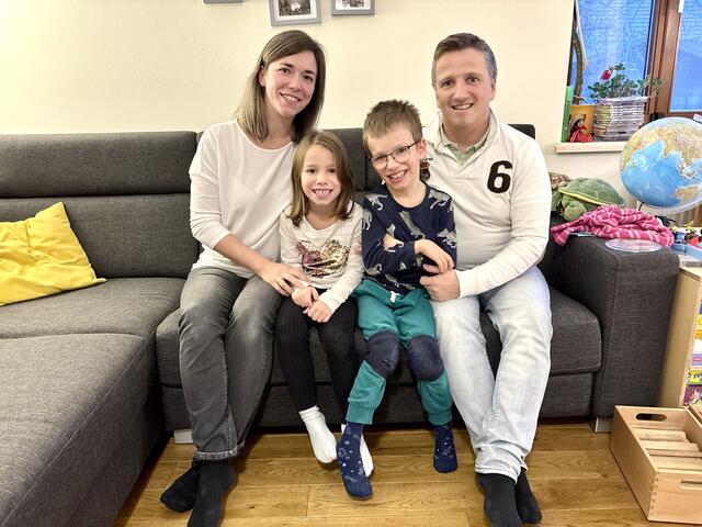 Judith und Nikolaus Lausch mit den beiden Kindern Caroline und Benjamin. | Foto: Sandra Schütz/Alexandra Goll