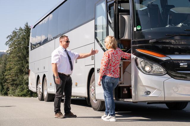 Bequeme An-/Abreise mit dem Alpliner. | Foto: Dödlinger Touristik