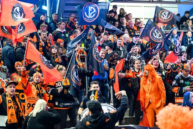 Die Fans bekamen erstmals in der Geschichte vier Overtimes in Serie zu sehen. | Foto: GEPA