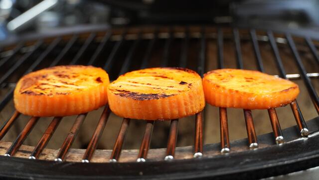 Perfekt zum Grillen: Die wohlschmeckenden Süßkartoffeln aus dem eigenen Garten | Foto: Alexander Holzmann