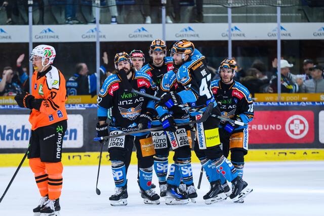 Die Black Wings Linz erzielten im ersten Drittel das 1:0, die 99ers glichen im zweiten Abschnitt aus. Für eine Entscheidung brauchte es abermals die Overtime. | Foto: GEPA