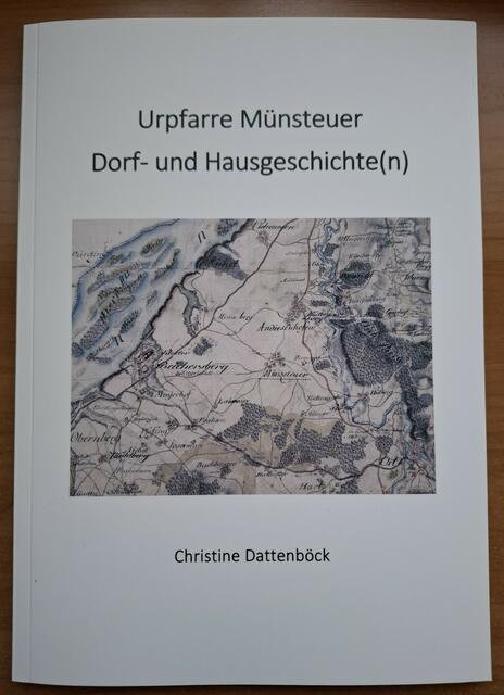 Die Dorf- und Häuserchronik der Urpfarre Münsteuer. | Foto: Dattenböck