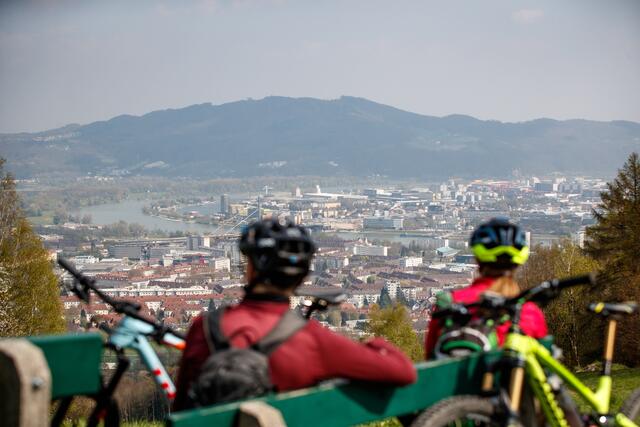Rund um Linz gibt es zahlreiche Radrouten mit teils großartigen Ausblicken auf die Stadt. | Foto: Erwin Haiden