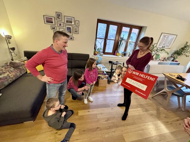 Benjamin mit seinen Eltern: Die Familie Lausch setzt alles daran, ihrem Sohn ein selbstbestimmtes Leben zu ermöglichen. | Foto: Sandra Schütz/Alexandra Goll
