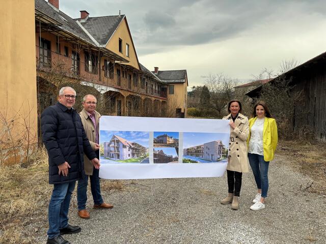 Stadtamtsdirektor Gernot Thürschweller, Bgm. Bernd Osprian, Architektin Aglaja Reicher und SKG-Vorstand Petra Neuherz (v. l.) | Foto: Almer