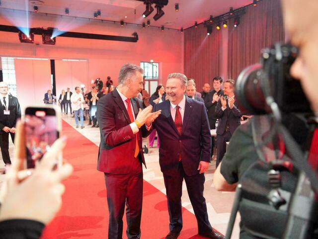 Der Vorsitzende der SPÖ Wien Josef Taucher (l.) und Bürgermeister Michael Ludwig. | Foto: Valentina Marinelić/MeinBezirk