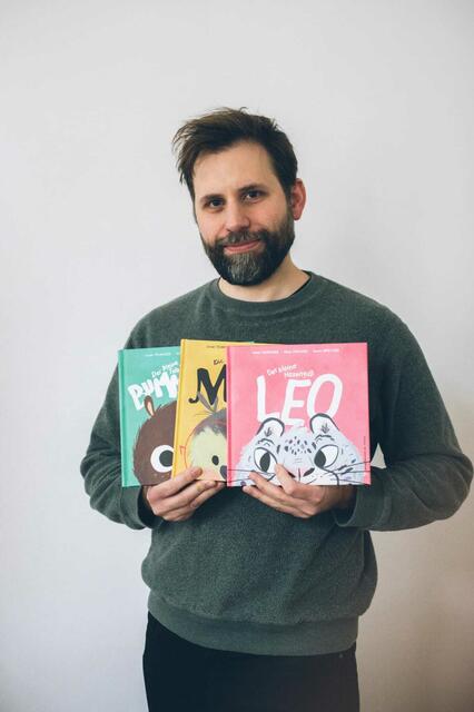 Besonders stolz ist Spreitzer auf die Kinderbuchtrilogie, die er illustrieren durfte.  | Foto: Daniel Spreitzer