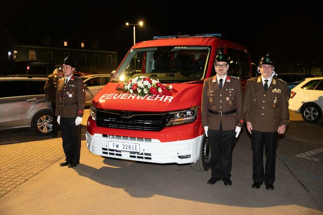 Das neue Mannschaftstransportfahrzeug der Freiwilligen Feuerwehr Leoben-Stadt, das im Zuge der Wehrversammlung vorgestellt wurde, ersetzt das 20 Jahre alte Bestandsfahrzeug. | Foto: FF Leoben-Stadt