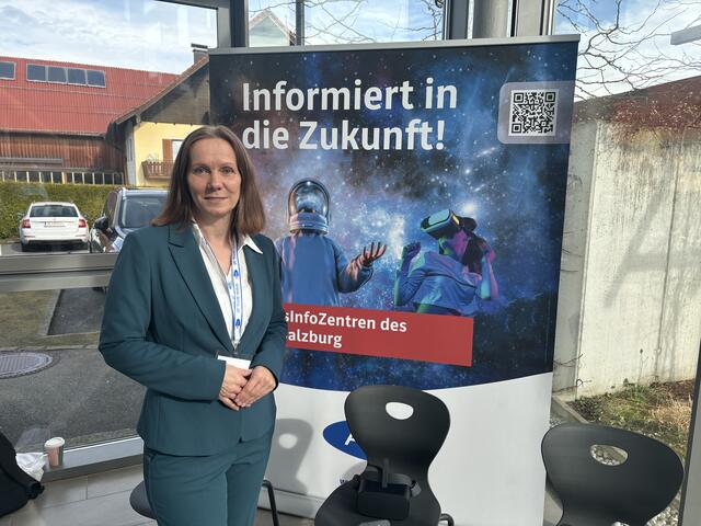 Manuela Seidl, die Geschäftsführerin des AMS-Salzburg-Umgebung freute sich über das große Interesse der Besucherinnen und Besucher des bereits dritten Tages der Lehre. | Foto: Emanuel Hasenauer