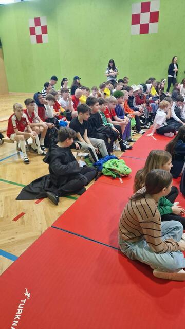 Die Schülerinnen und Schüler der ersten und zweiten Klassen hörten aufmerksam zu. | Foto: SMS Zwettl