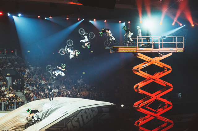 Slow Motion eines BMX-Tricks.  | Foto: Masters of Dirt
