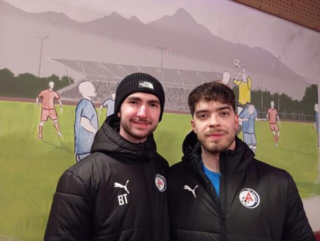 v.l.: Co-Trainer Berat Türegün und Trainer Jonathan Suri Valdes. | Foto: SV Schweiger Reutte