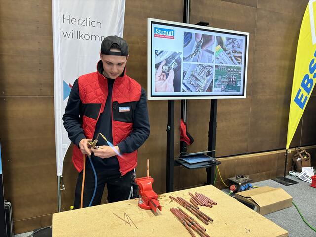 Großes Interesse herrschte auch am Stand der Firma Strauß. | Foto: Emanuel Hasenauer
