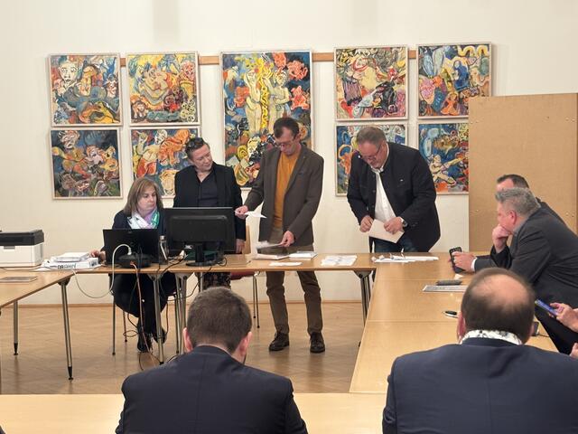 Einige Wahlvorgänge waren bei der konstituierenden Sitzung notwendig. | Foto: Alexandra Goll