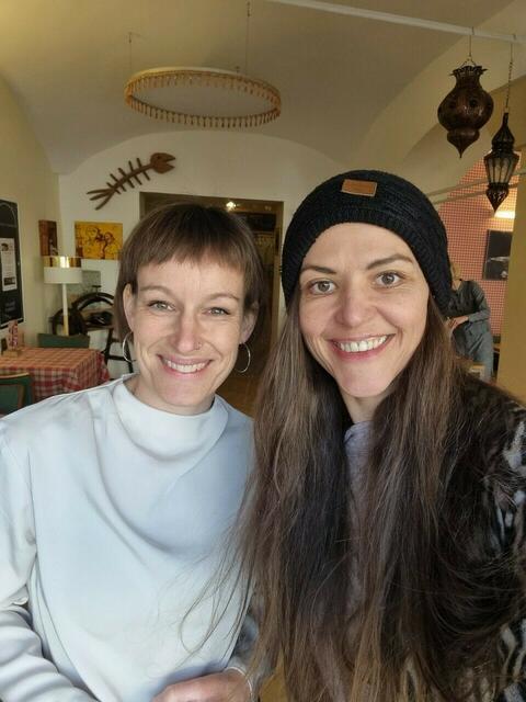 Anita Kraus und Romana Dienstbier luden zum großen Netzwerktreffen für Frauen im Tööperschloss Neubruck. | Foto: Gastwirtschaft Schloss Neubruck