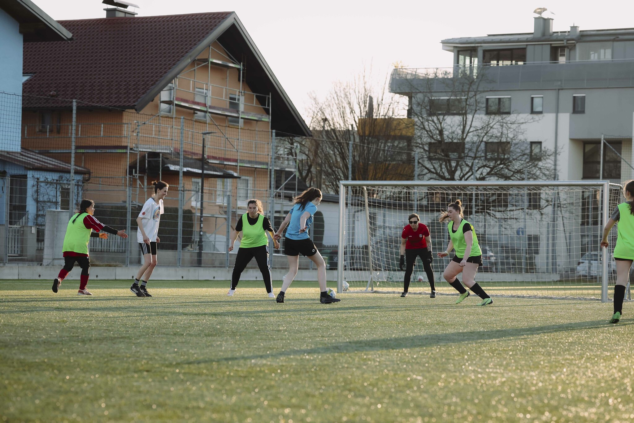 one-ball-for-all-das-herz-schl-gt-f-r-den-fu-ball-und-die-menschen