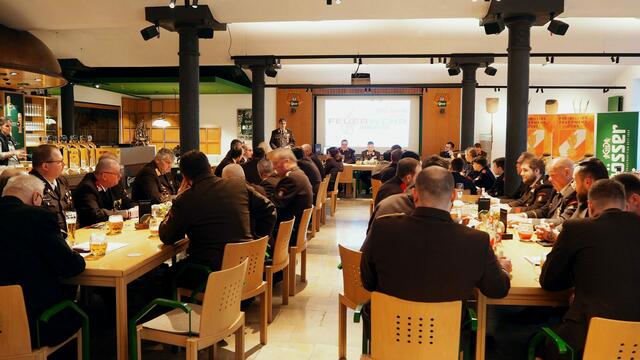 Die Wehrversammlung der Freiwilligen Feuerwehr Leoben-Göss fand in der Malztenne der Brauerei Göss statt.  | Foto: FF Leoben-Göss