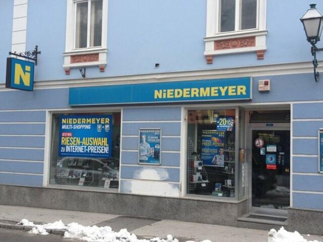 In der Zwettler Hamerlingstraße gab es bis April 2013 das Elektrohandelsunternehmen Niedermeyer GmbH.  | Foto: bs