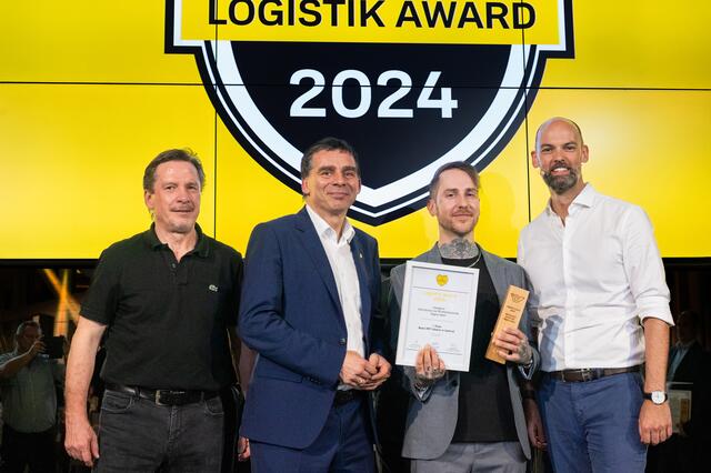 Fußballprofi Werner Gregoritsch, Peter Umundum (Vorstand für Paket &amp; Logistik) Josef Ruggenthaler (Leiter der prämierten Zustellbasis Matrei) und Matthias Hofmann (Leiter Distribution). | Foto: Österreichische Post AG