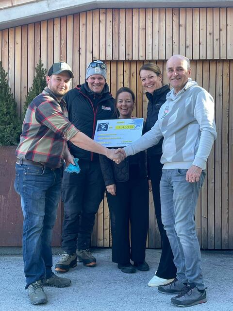 Vlnr.: Marcel Schwabl, Dominik Bachmann, Petra Bittermann-Strebl, Camilla Schwabl und Ernst Magreiter. | Foto: Stoakogler Pass