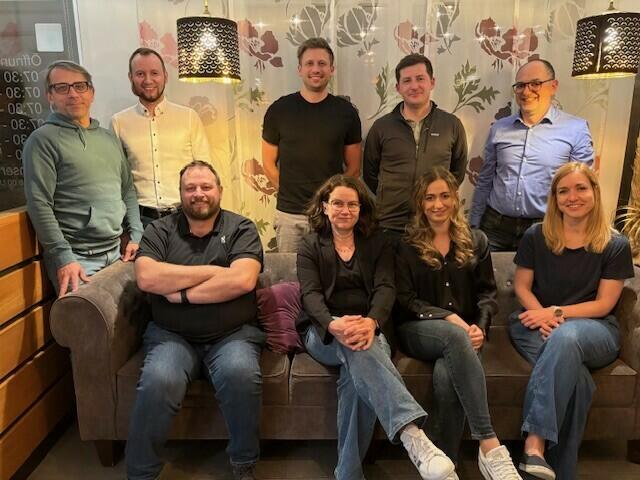 Der neue Vorstand hinten:Thomas Höfer, Michael Hubinger, Sebastian Krammer, Andreas Kronsteiner, Klaus Hebesberger (vli.). Vorne: Jürgen Krammer, Sonja Hebesberger, Kerstin Hebesberger, Tanja Raukamp (v.li.). nicht am Foto: Martina Weixlbaumer-Bichler. | Foto: Union Schlierbach