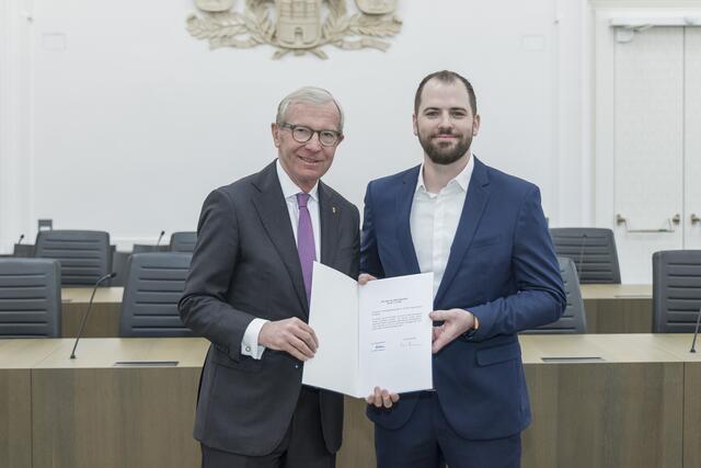 Im Bild: Landeshauptmann Wilfried Haslauer und Markus Brandtner aus Fuschl am See | Foto: Land Salzburg/Neumayr/Christian Leopold