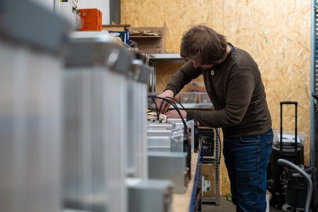 Das Tiroler Startup 21energy konnte sich in der PULS4-Show „2 Minuten 2 Millionen“ ein Investment von 1,25 Millionen Euro sichern.  | Foto: 21energy