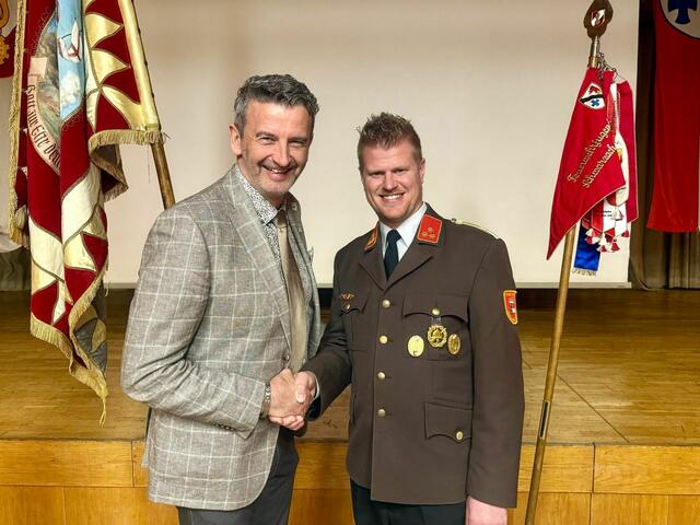 Bgm. Andreas Haitzer und OFK Markus Buzanich. | Foto: FF Schwarzach im Pongau