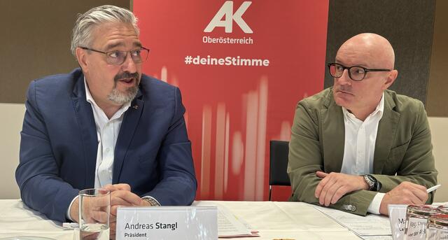 Arbeiterkammer-Präsident Andreas Stangl und der Rieder AK-Bezirksstellenleiter Christian Breyer. | Foto: MeinBezirk/Wiesbauer