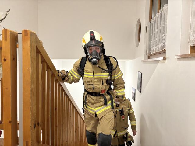 Stiegensteigen: Fünfmaliges auf- und absteigen einer Treppe mit etwa 16-18 Stufen (Gesamthöhe 2,8-3 m)