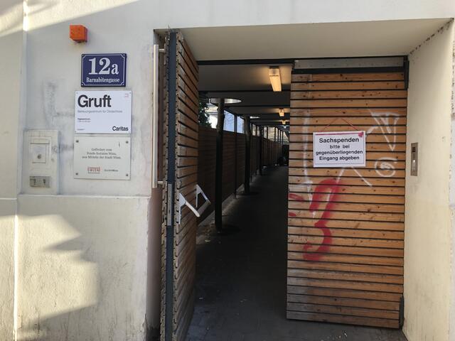In der Gruft wird obdach- und wohnungslosen Personen ein kostenloser Schlafplatz geboten.  | Foto: Anna Trummer
