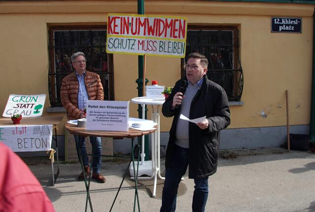 Bezirkschef Wilfried Zankl (r, SPÖ) und der Initiator der Petition Dieter Feiertag. | Foto: Erich Honsal