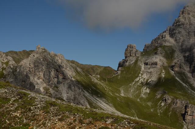 Wildnis in Stadtnähe - die Kalkkögel mit ihren schroffen Bergketten. | Foto: Tiroler Schutzgebiete
