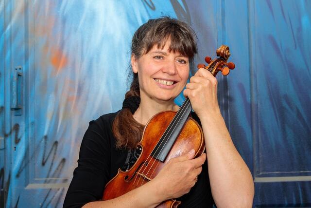 Johanna Bohnen von Duo Arcocorda ist eine deutsche Musikerin. Ihren ersten Geigenunterricht nahm sie mit sieben Jahren. | Foto: Hermann Wakolbinger