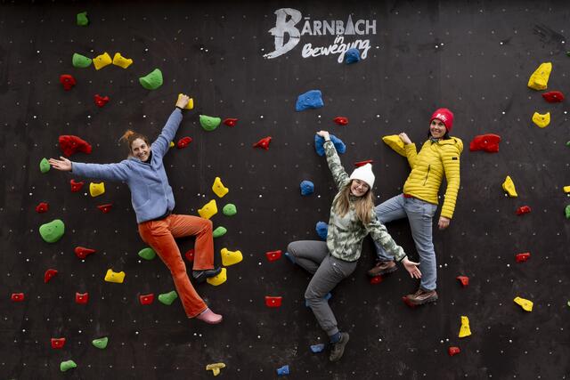 In Bärnbach wurde eine neue Boulderwand bei der Sporthalle eröffnet. | Foto: Die Abbilderei