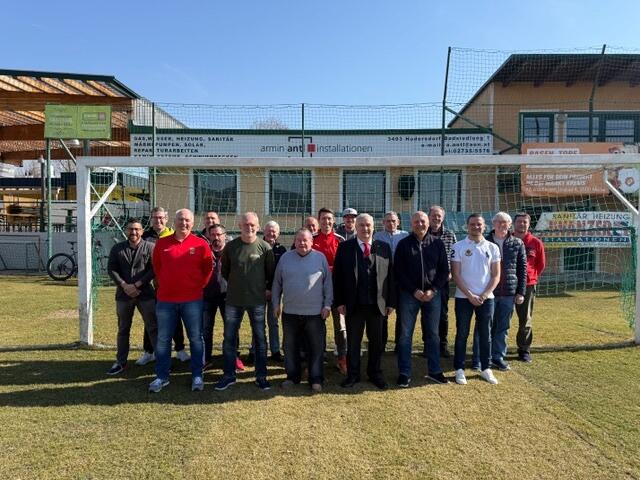 Die Funktionäre des FC Union Stein: Yeryaran, Gruber T., Gintenstorfer, Kurz, Zeillinger, Jarmer W., Höferl, Kral, Berger, Tanzer, Fichtinger, Ettenauer, Scholz, Dewisch, Koller, Flicker, Gruber H., Homolka; nicht am Bild: Böttcher, Brenner, Glaser, Größl, Gruber A., Heinzl, Hofer, Jarmer M., Surböck | Foto: FC Union Stein