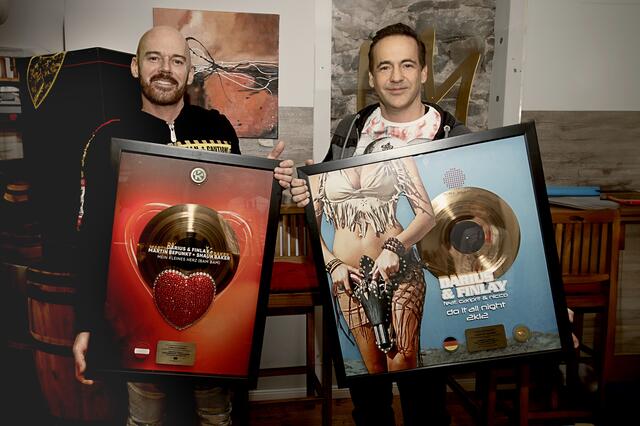 Das DJ-Duo, Darius &amp; Finlay erhielten goldene Schallplatten. | Foto: zVg