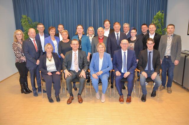 1. Reihe: GGR DI (FH) Sonja Eder, GGR Alexander Kamleithner, Bürgermeisterin Veronika Schroll, Vzbgm. Franz Fichtinger, GGR Philipp Strauss 
2: Reihe: GR Regina Sedlacek, GGR Markus Kienast, GR Monika Winkler, GR Irmgard Wehofer, GR Manuela Kummer, GR Karl Offenthaler, GGR ignaz Pichler, GR Martina Karl, GR Rene Offenthaler, GR Rupert Zeitlhofer
3. Reihe: GR Jürgen Eder, GR Ernst Steinkellner, GR Eva Schön, GGR Roman Schachenhofer, GR Andreas Bergwein, GR Johann Kienast | Foto: Gemeinde Yspertal
