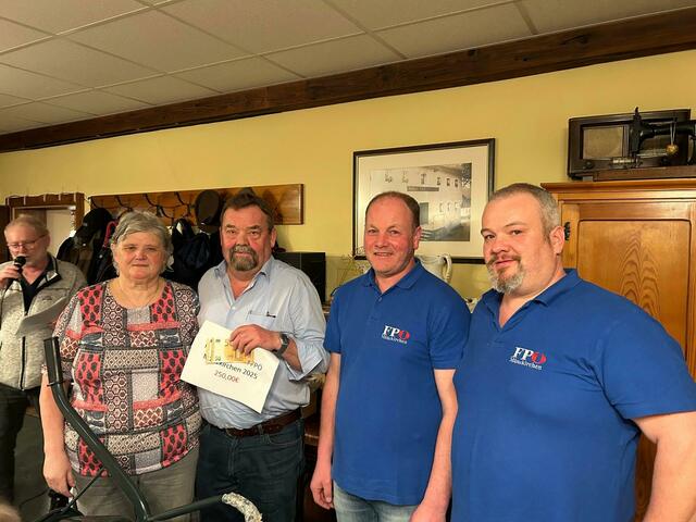 V. l.:  Helga Berger (2. Platz), Josef Dullinger (1. Platz), Ortsparteiobmann Johann Öhlinger und Fraktionsobmann Andreas Mühlböck. | Foto: FPÖ Münzkirchen