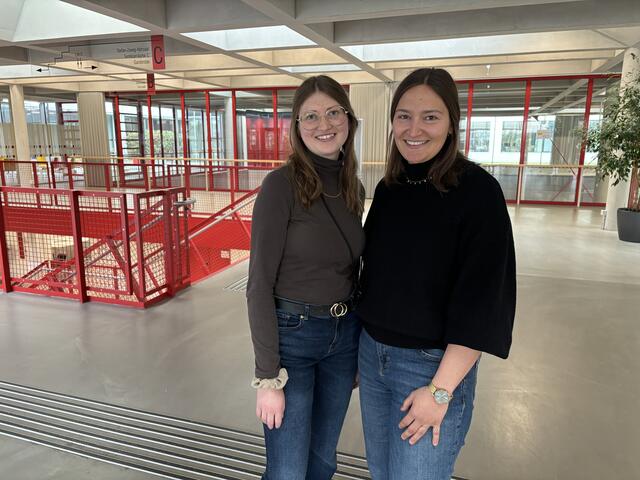 Verena und Johanna studieren an der PH Salzburg Lehramt. | Foto: Lisa Gold