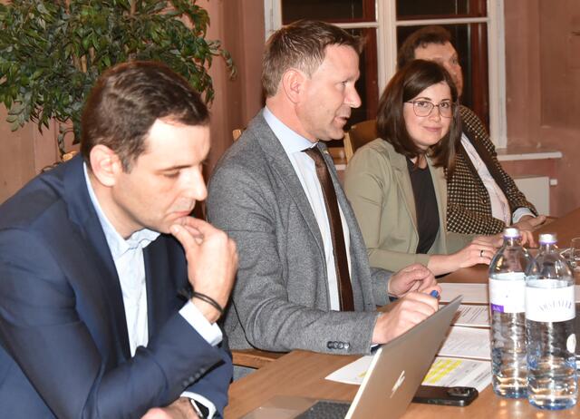 Bürgermeister Stefan Lang leitete die erste Sitzung der neuen Legislaturperiode. | Foto: Herbert Schleich