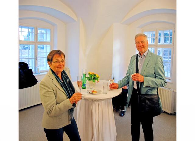 Titelfoto Herzogenburg/Traismauer: Christa und Hans Stricker sowie viele andere Gäste erfreuten sich am Wochenende beim Beginn der Kultursaison im Schloss Walpersdorf an den Klängen klassischer Musik. | Foto: Benisch 
