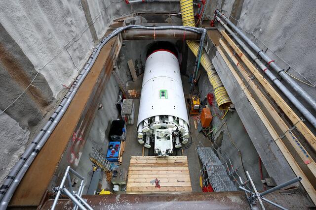 Gebohrt wird in ungefähr 15 Metern Tiefe unterhalb des Gaudenzdorfer Gürtels.  | Foto: Wien Kanal/Manu Grafenauer