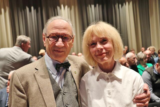 Kongeniales Duo auf Bühne und im Leben: Hans-Peter Ertler und Autorin, Regisseurin und Schauspielerin Elfi Greiner.  | Foto: Edith Ertl